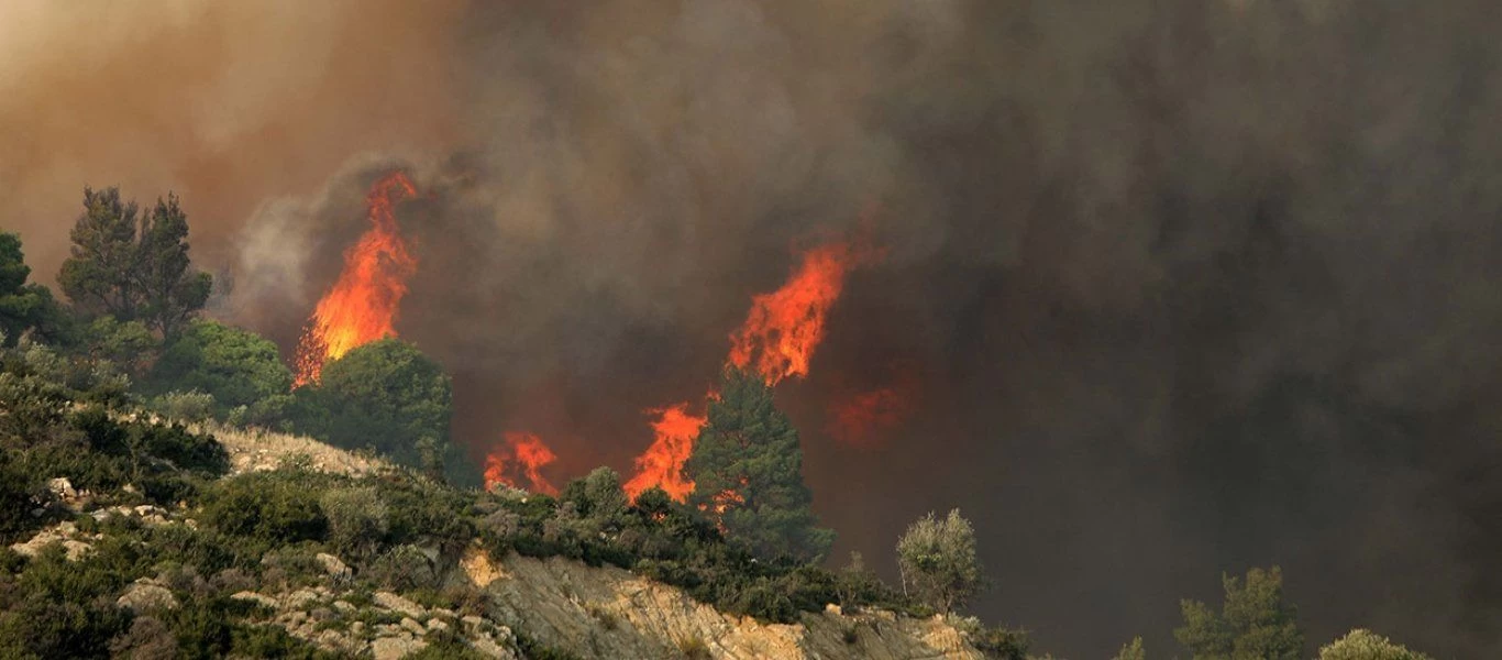 Σε εξέλιξη φωτιά στα Άνω Λιόσια – Επιχειρούν επίγεια μέσα για την κατάσβεση